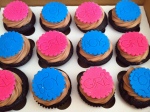 Pink and blue gender reveal party cupcakes - Are they dangerous for children?